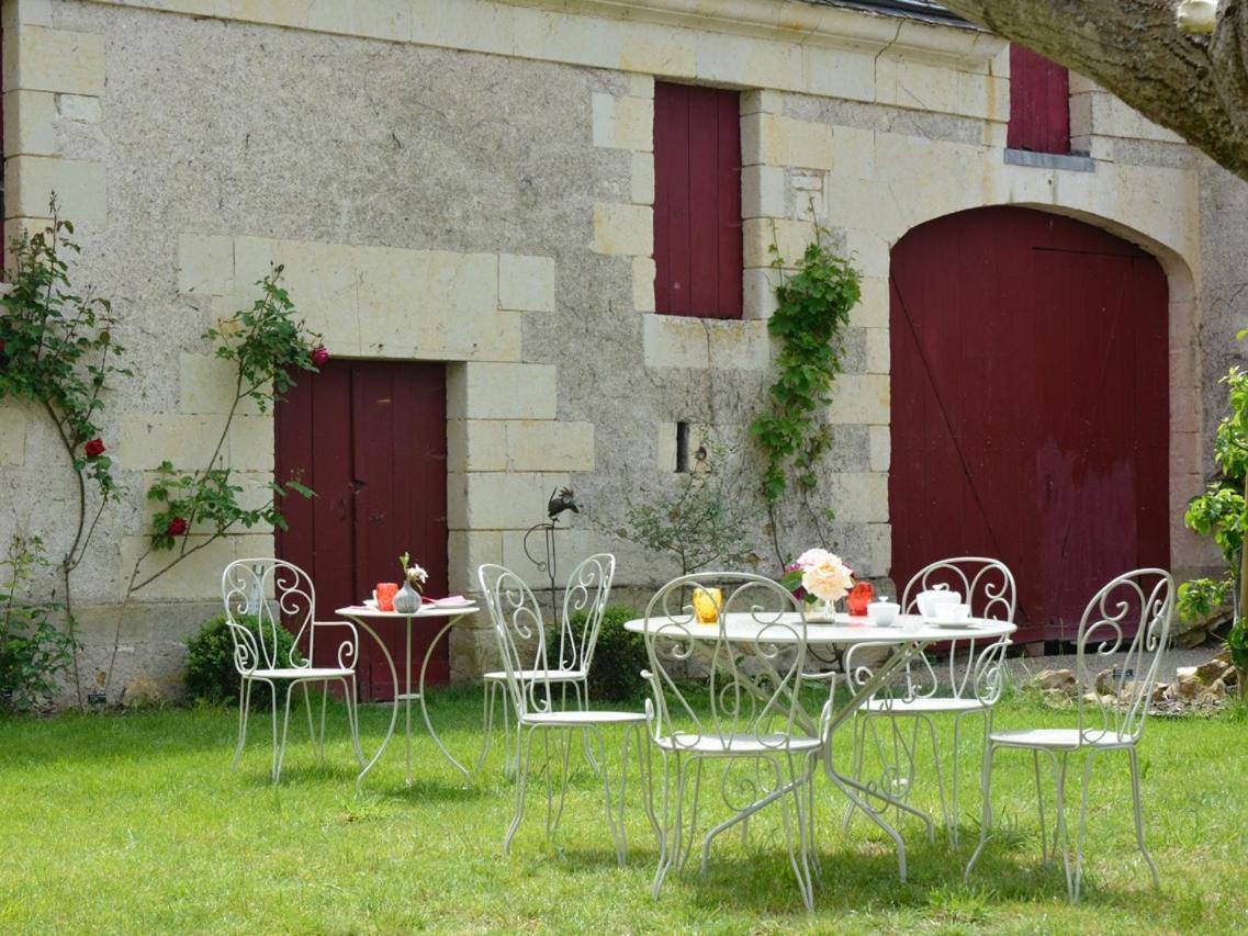 La Penesais Beaumont-en-Véron Exterior foto
